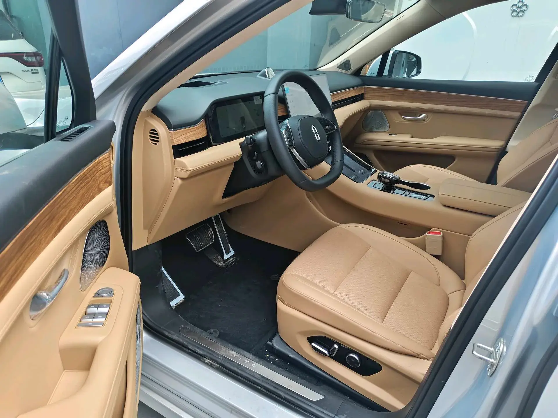 2023 AITO AITO thumbnail 3