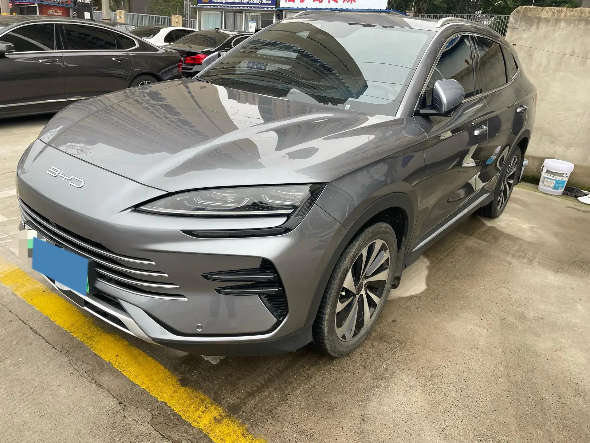 2023 BYD SONG view 1