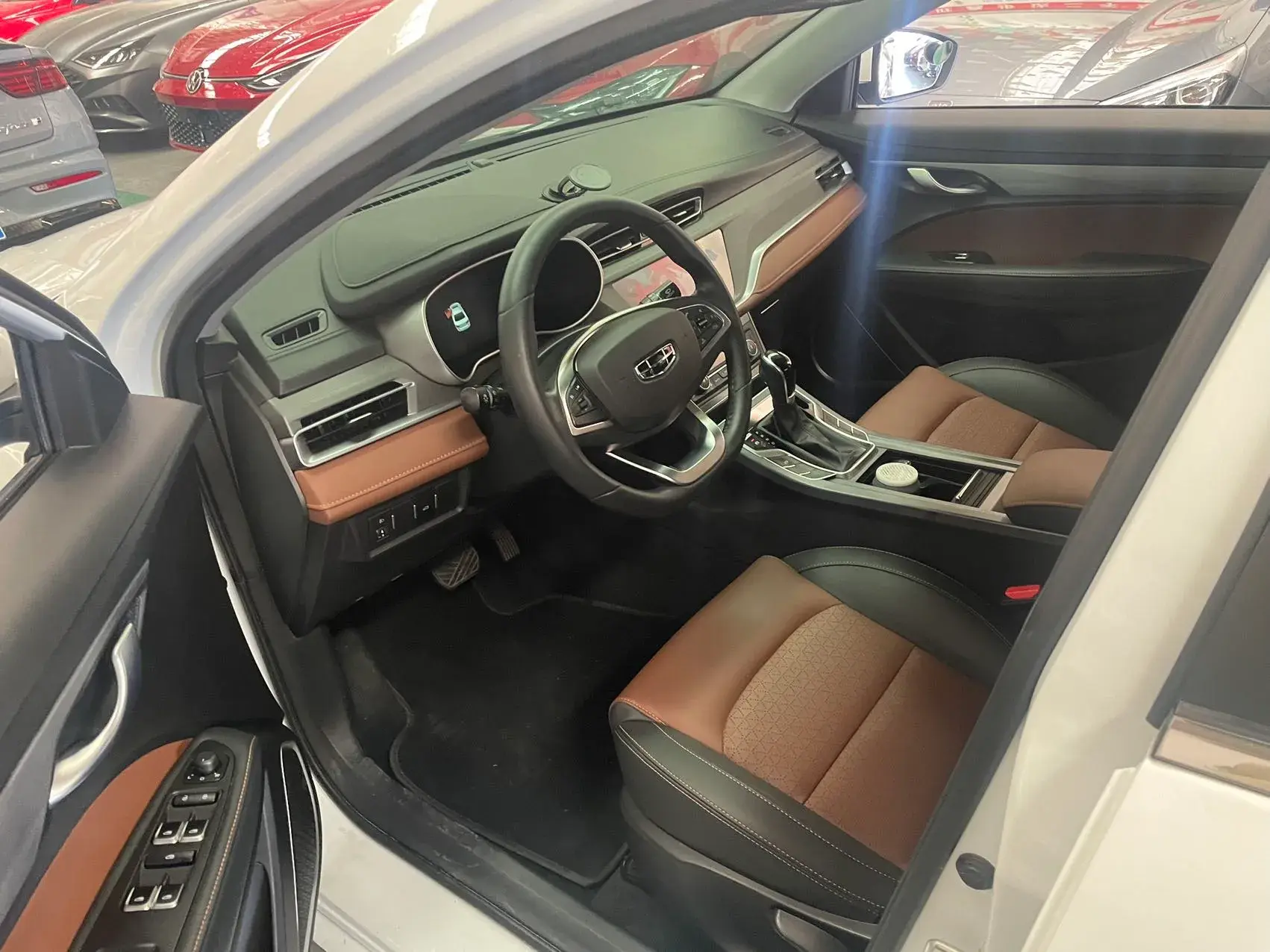 2021 GEELY EMGRAND thumbnail 4