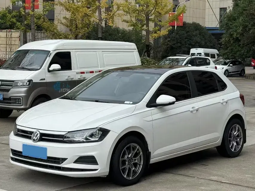 2019 VOLKSWAGEN POLO view 1