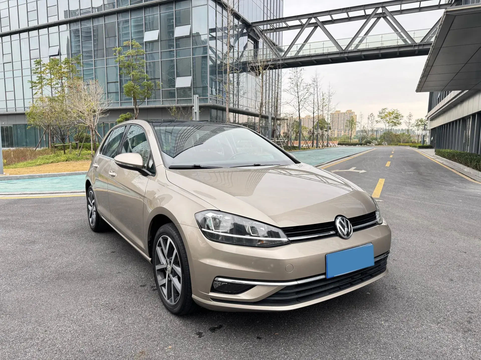2018 VOLKSWAGEN GOLF thumbnail 3