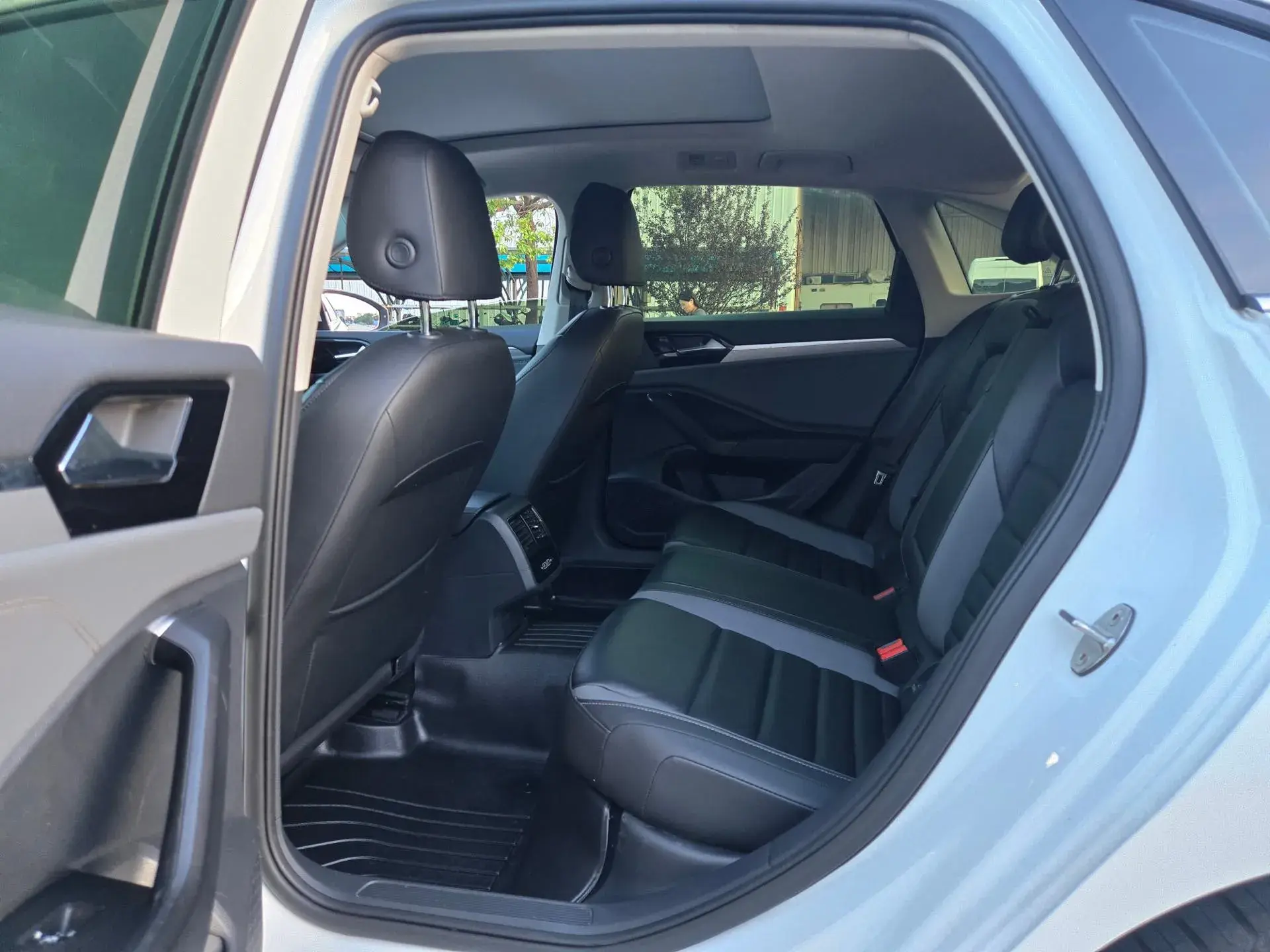 2021 VOLKSWAGEN SAGITAR thumbnail 4