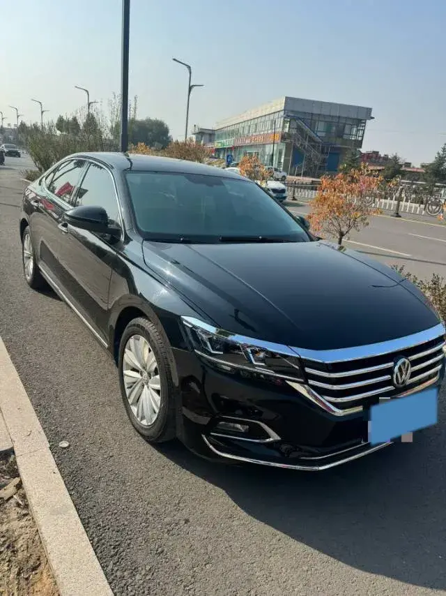 2019 VOLKSWAGEN PASSAT thumbnail 2