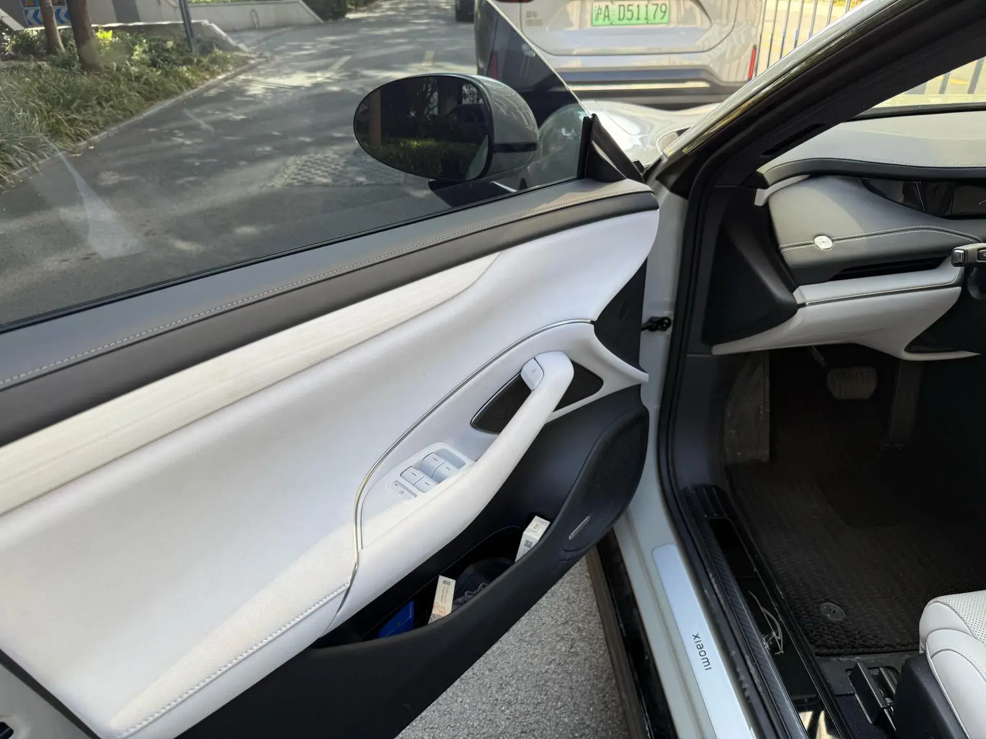 2024 MI SU7 thumbnail 3