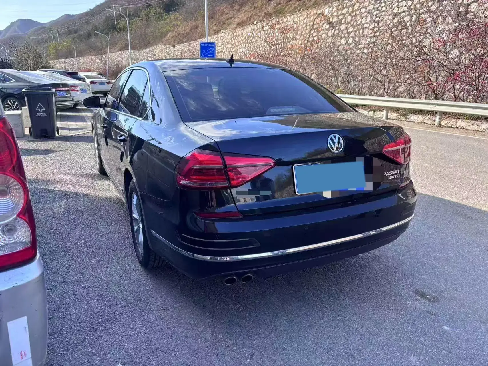 2017 VOLKSWAGEN PASSAT thumbnail 2