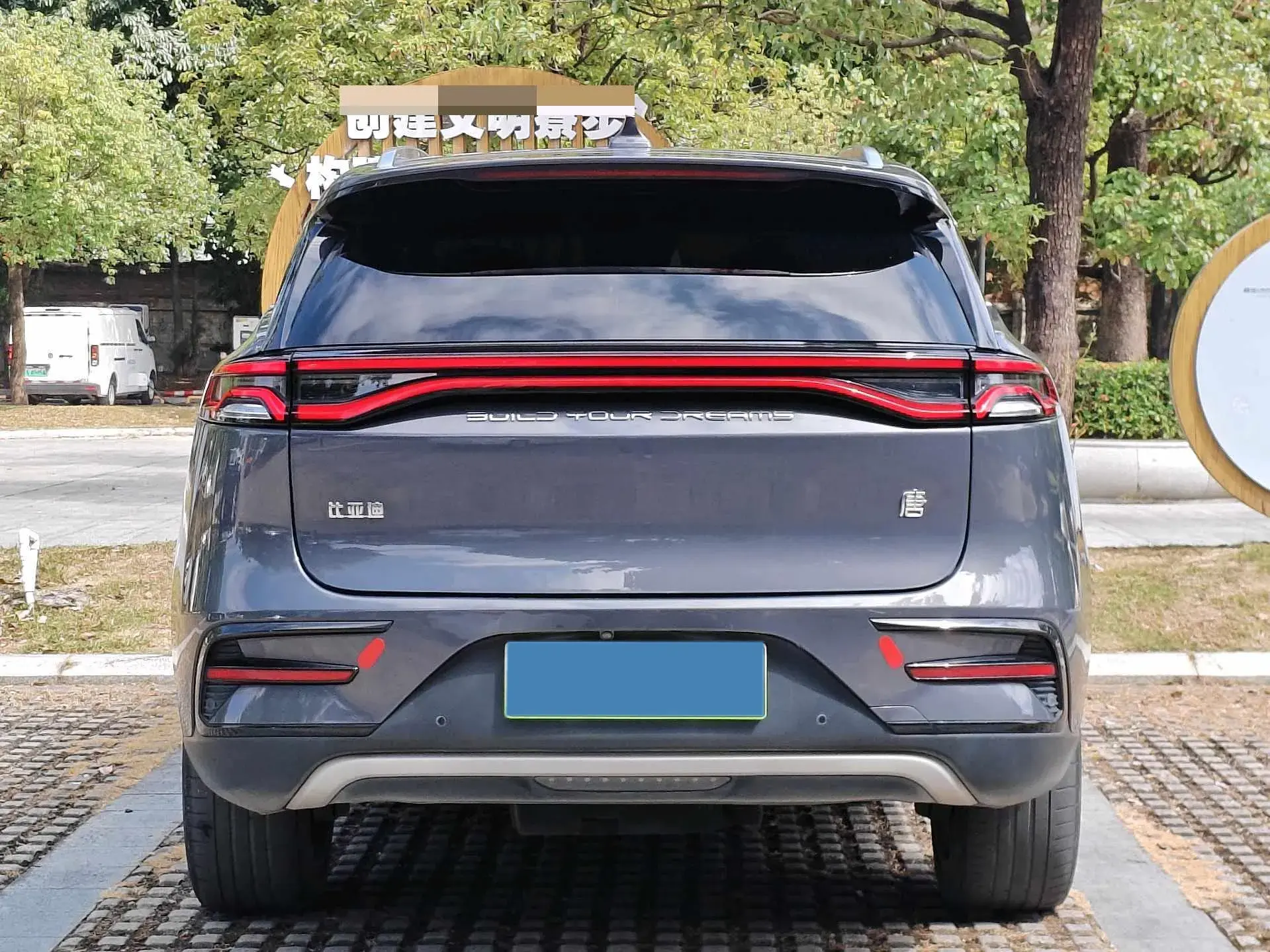 2022 BYD TANG thumbnail 3