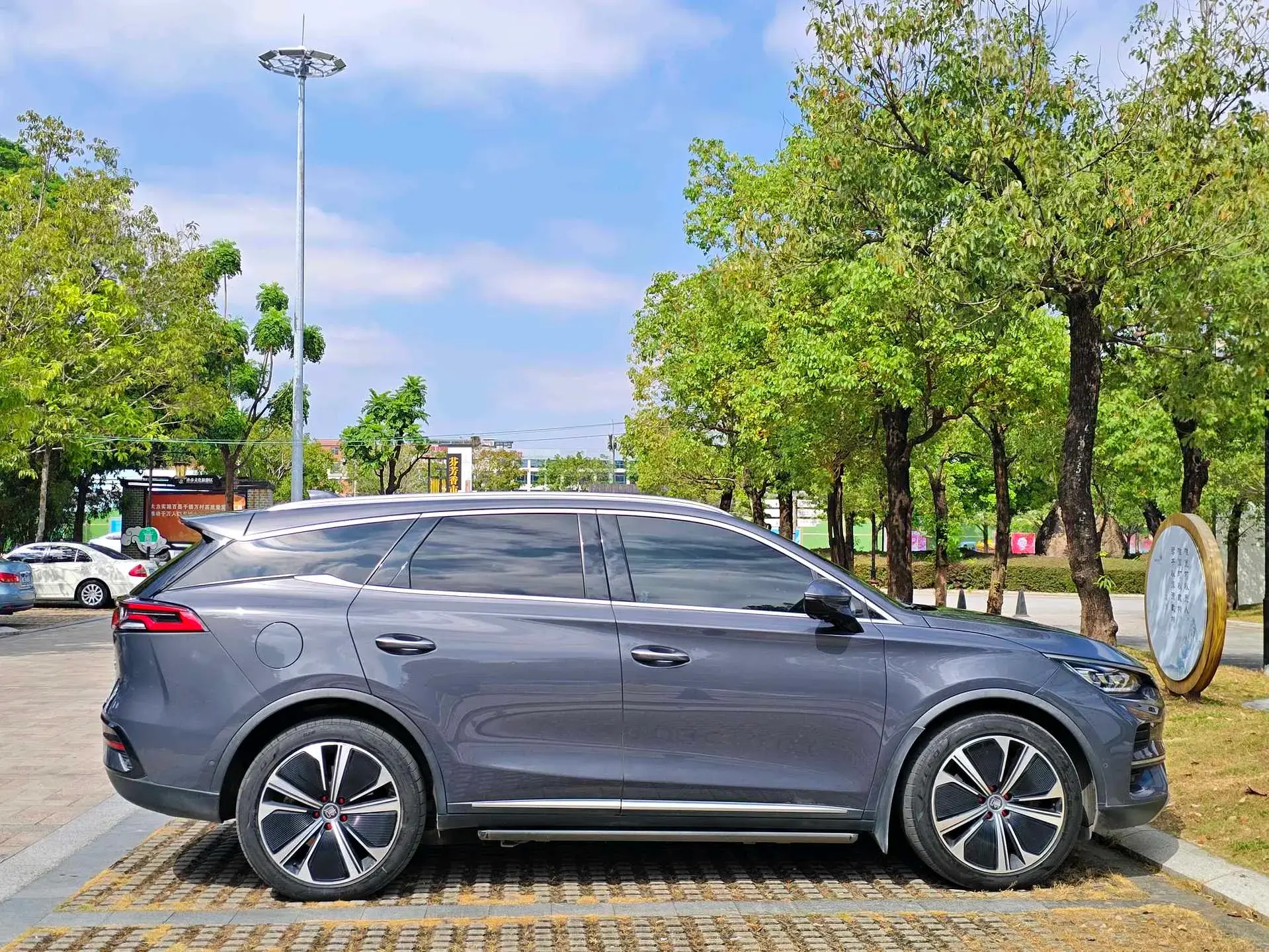 2022 BYD TANG thumbnail 4