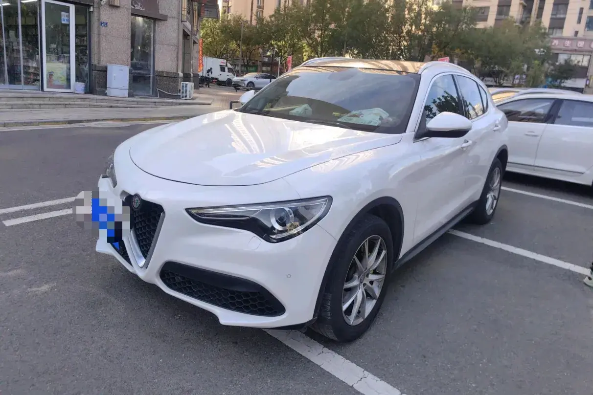 2017 ALFA ROMEO view 1