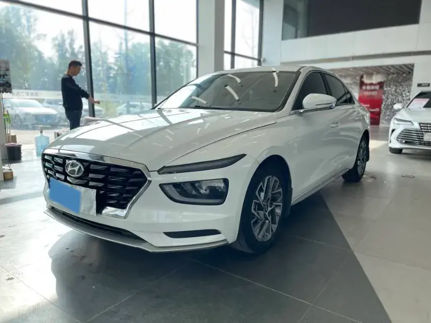 2021 HYUNDAI MISTRA view 1