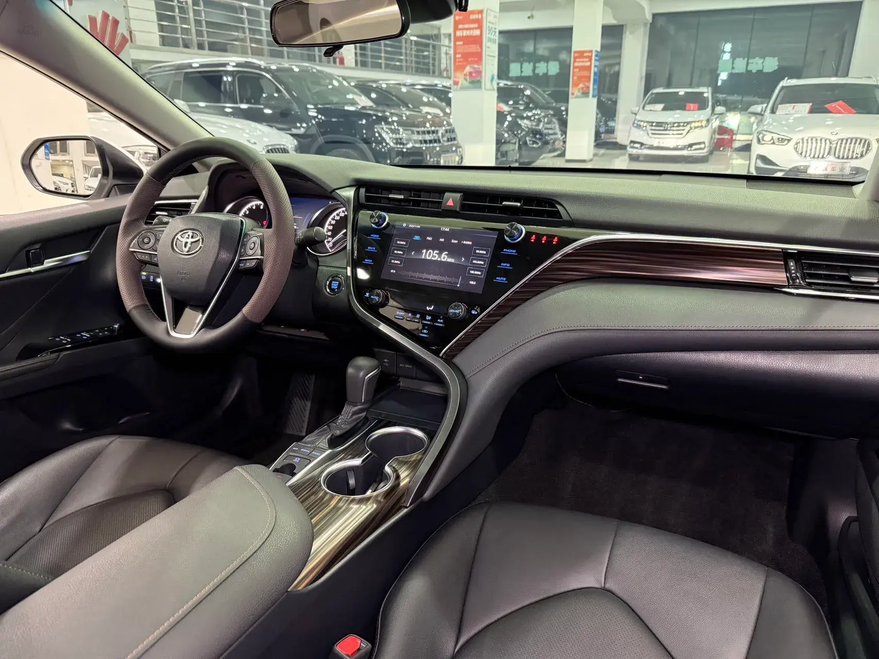 2019 TOYOTA CAMRY thumbnail 4