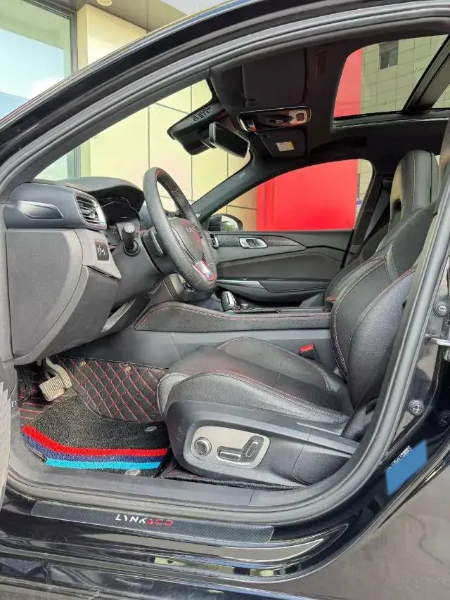 2019 LYNK&CO 03 thumbnail 4