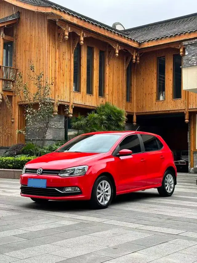 2018 VOLKSWAGEN POLO view 1