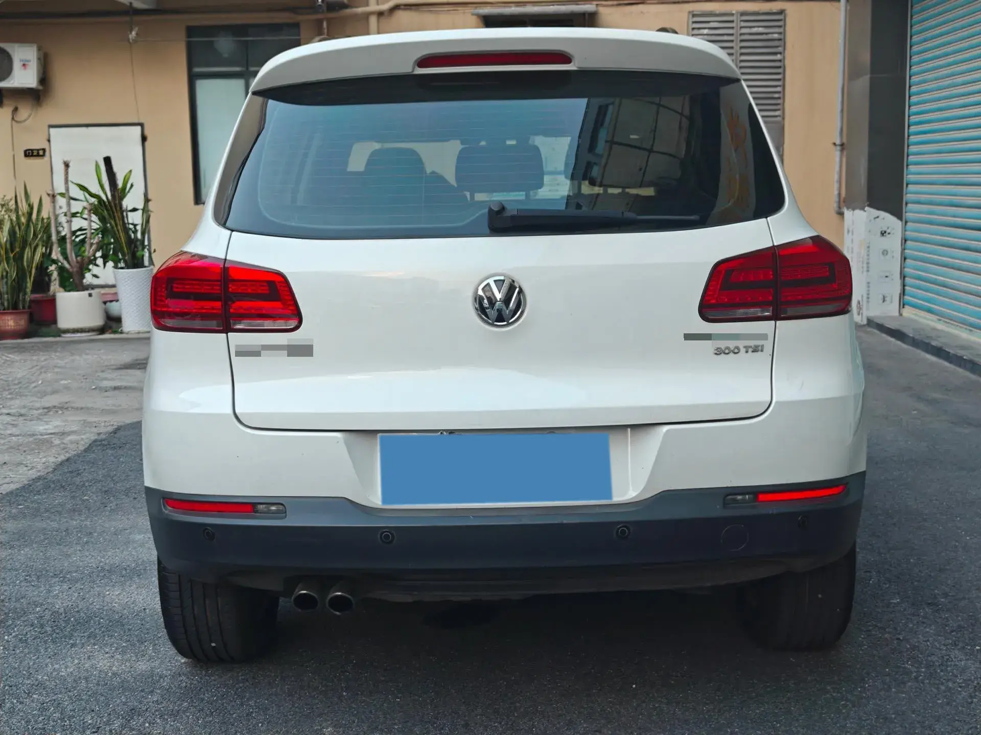 2017 VOLKSWAGEN TIGUAN thumbnail 3