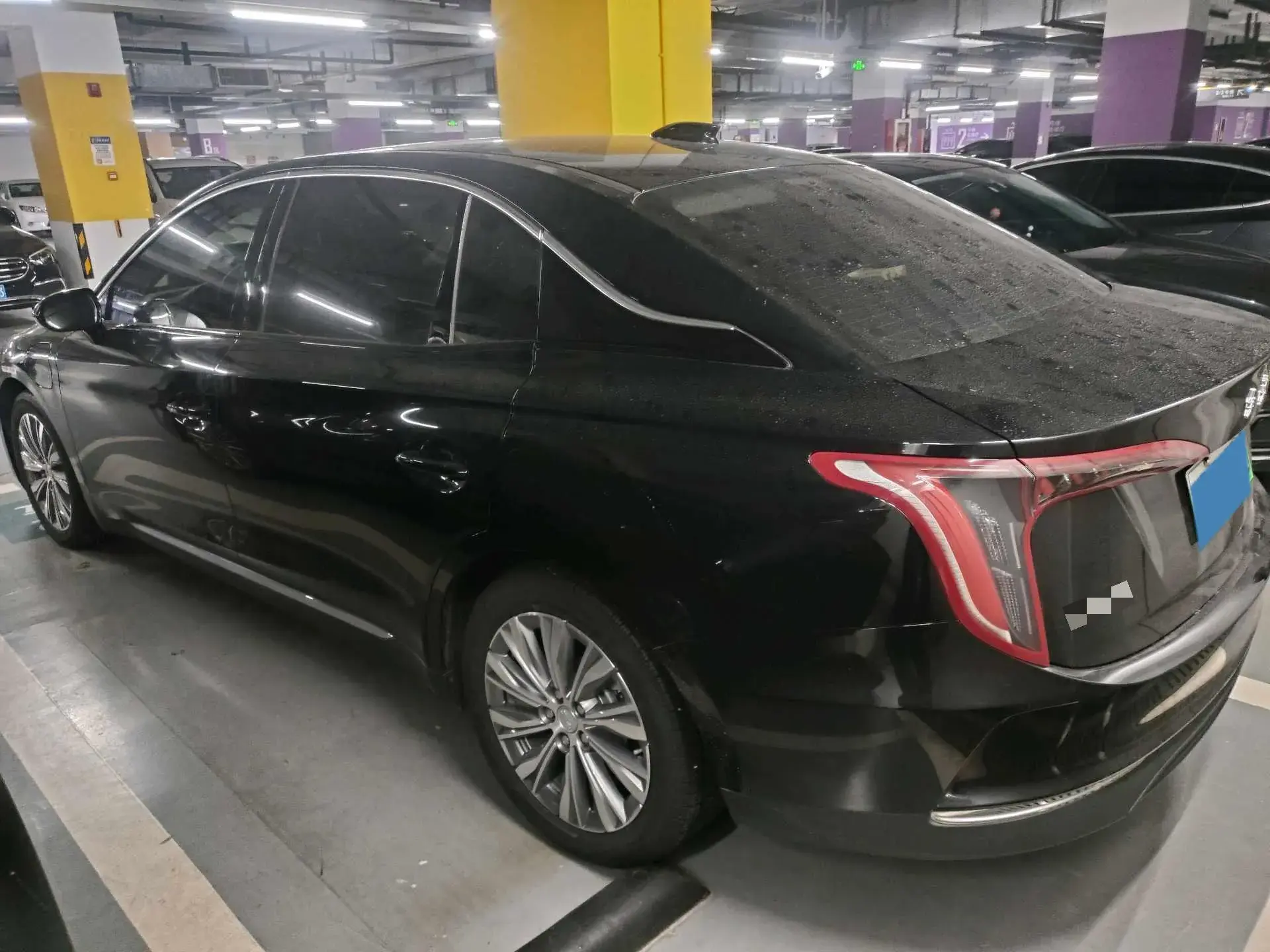 2024 HONGQI E-QM5 thumbnail 4