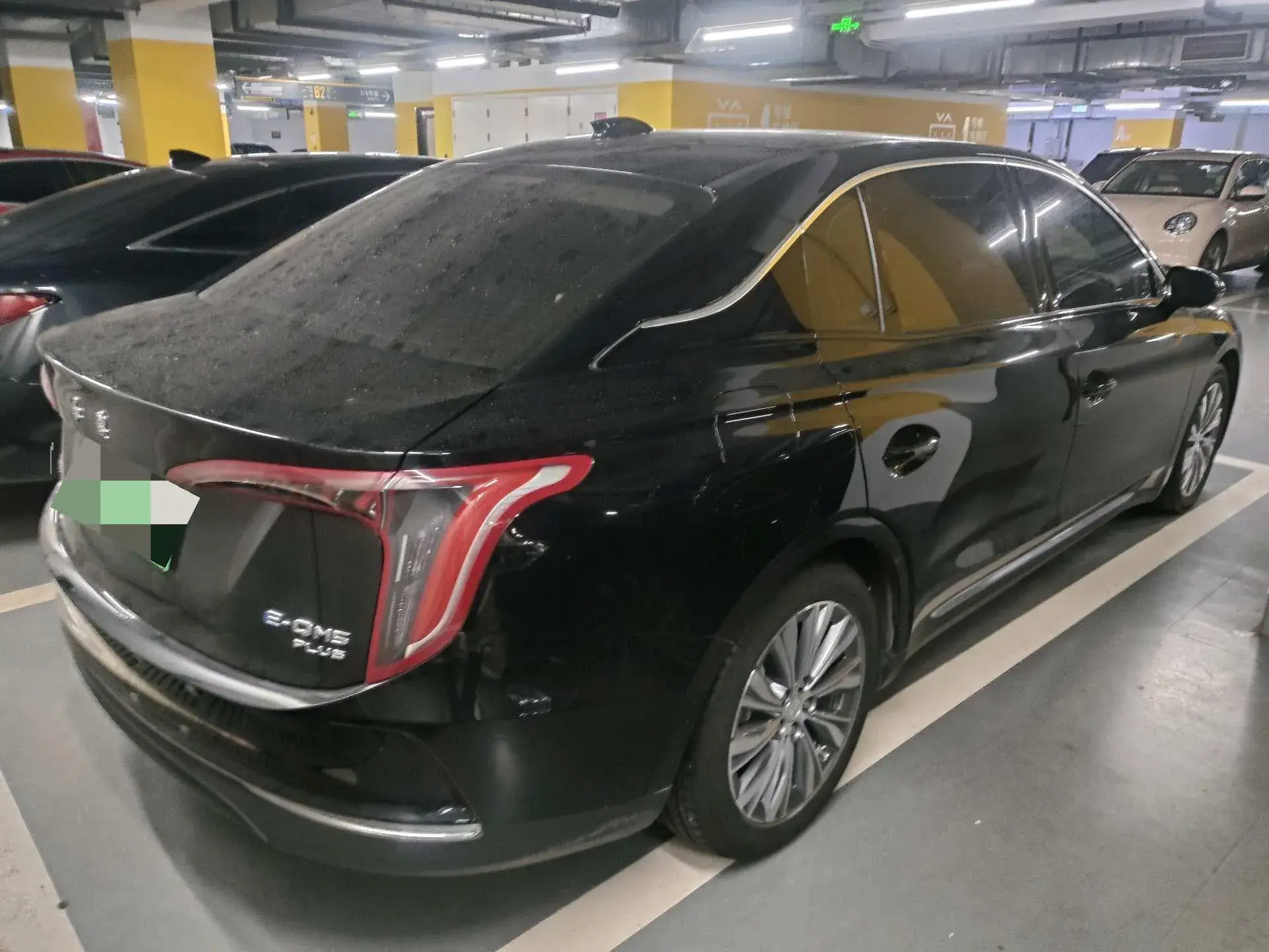 2024 HONGQI E-QM5 thumbnail 3