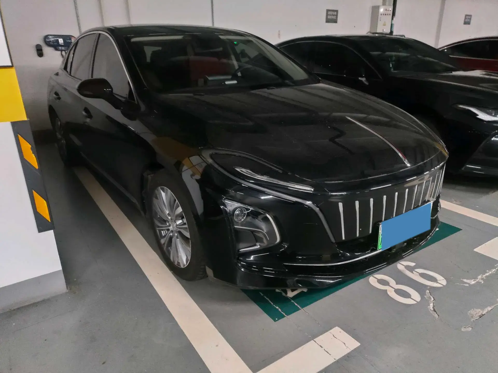 2024 HONGQI E-QM5 thumbnail 2