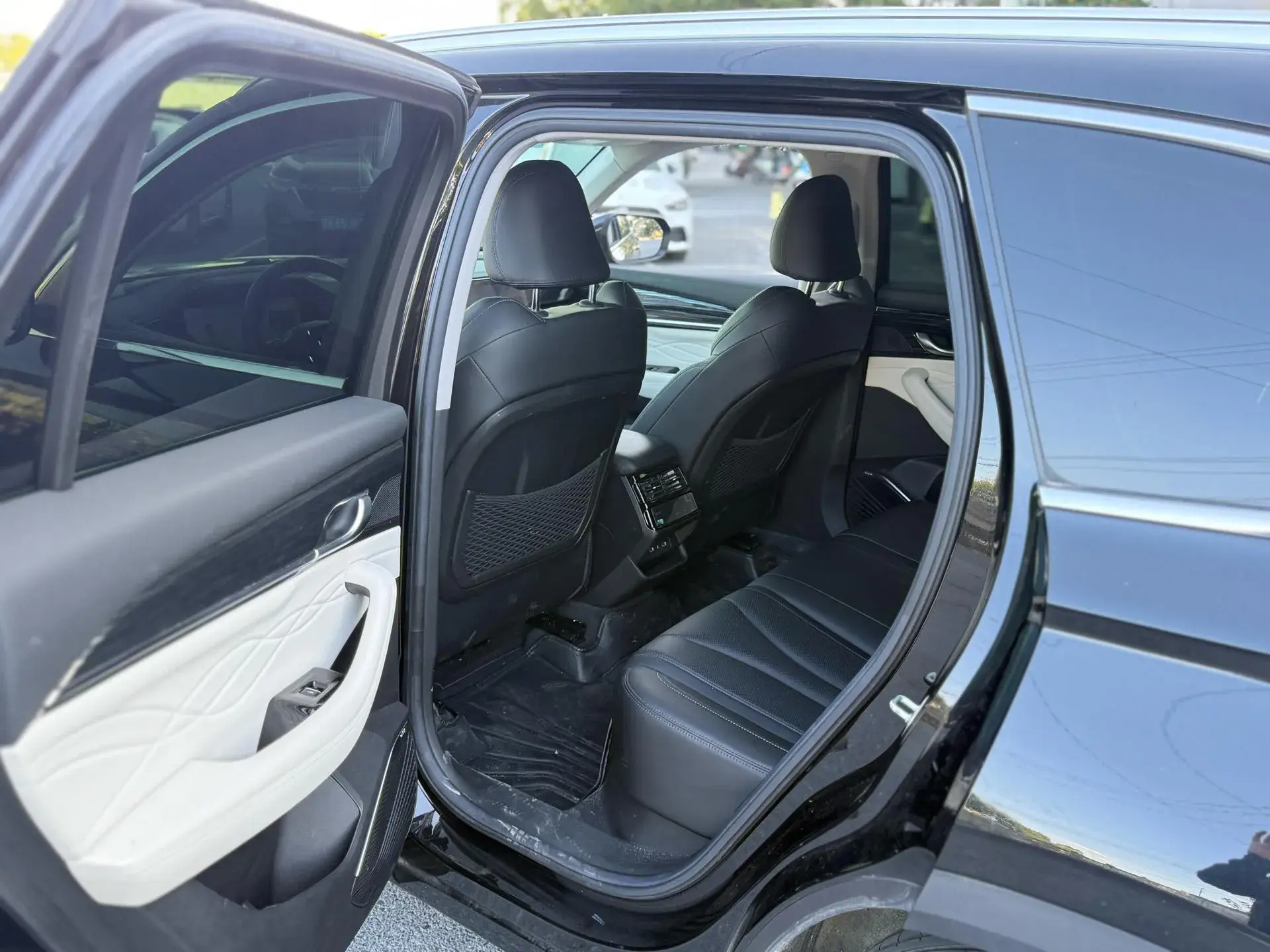 2023 GEELY MONJARO thumbnail 3