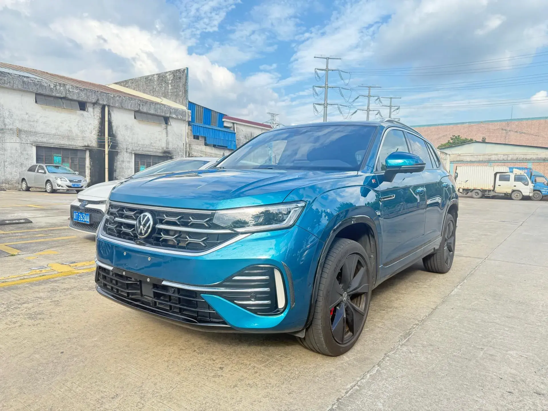 2023 VOLKSWAGEN TAYRON view 1