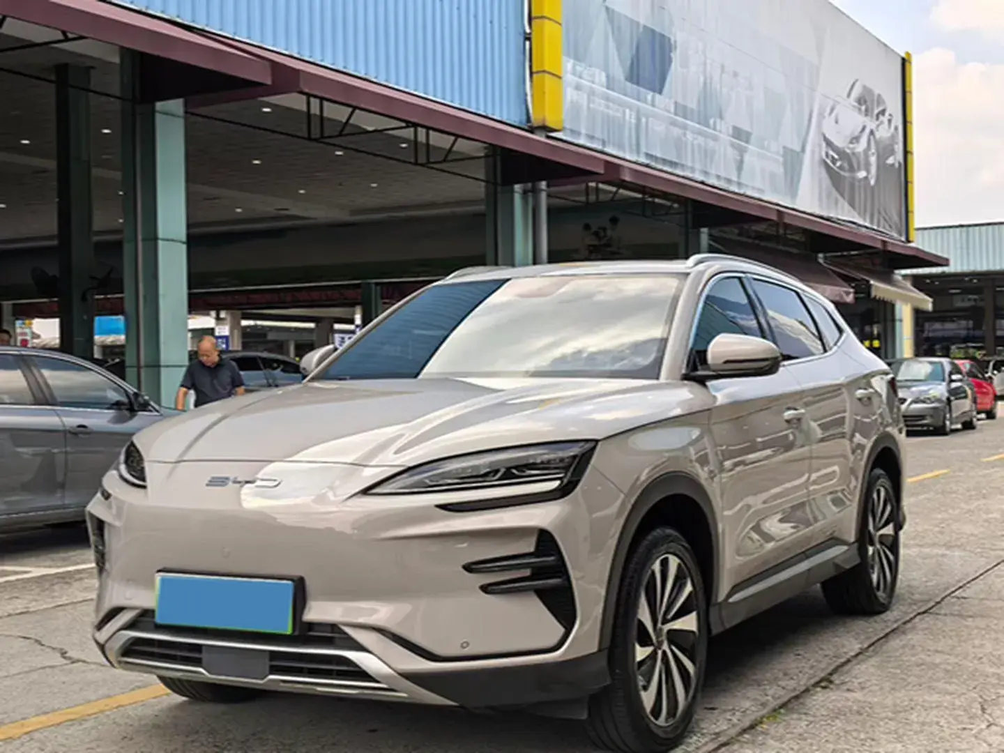 2024 BYD SONG view 1