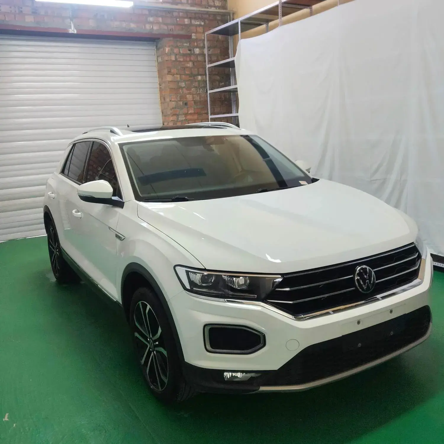 2021 VOLKSWAGEN T-ROC thumbnail 3
