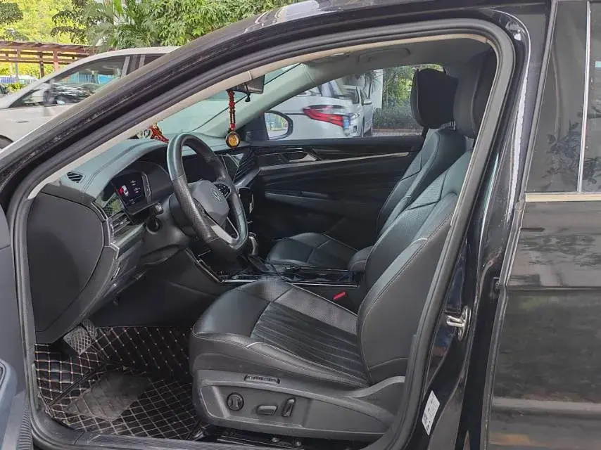 2021 VOLKSWAGEN PASSAT thumbnail 4