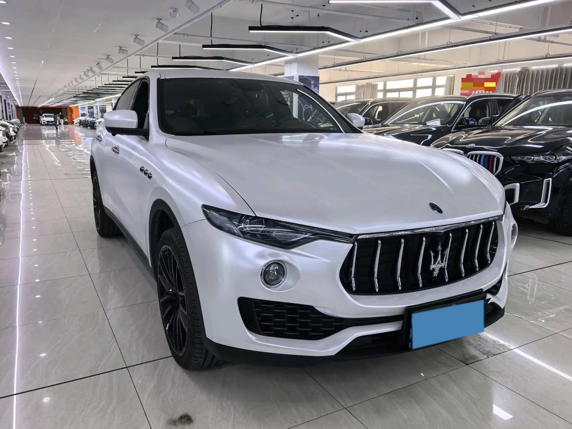 2019 MASERATI LEVANTE thumbnail 2