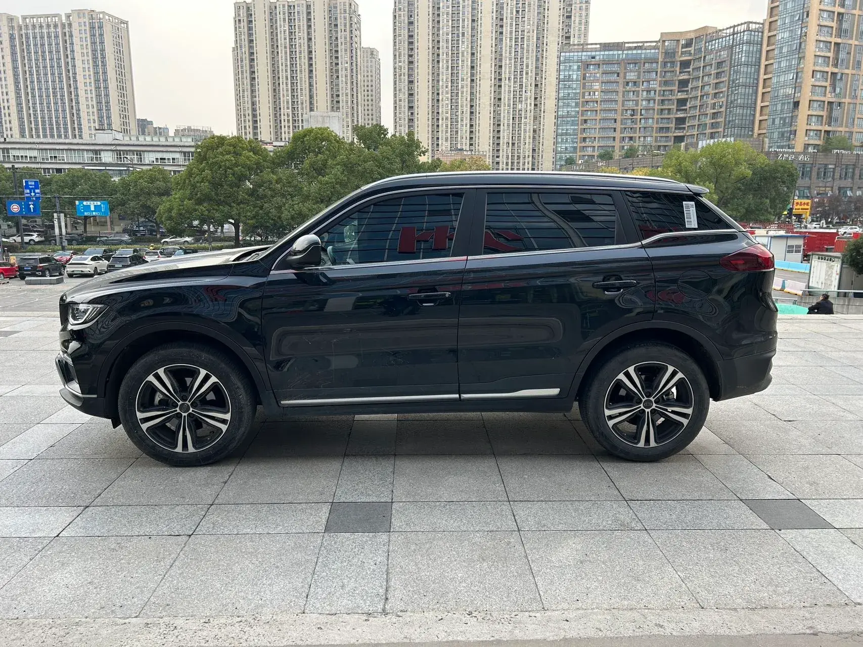 2022 GEELY AZKARRA thumbnail 3
