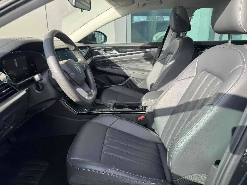 2022 VOLKSWAGEN PASSAT thumbnail 4