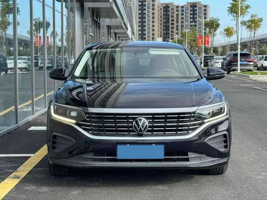 2022 VOLKSWAGEN PASSAT thumbnail 2