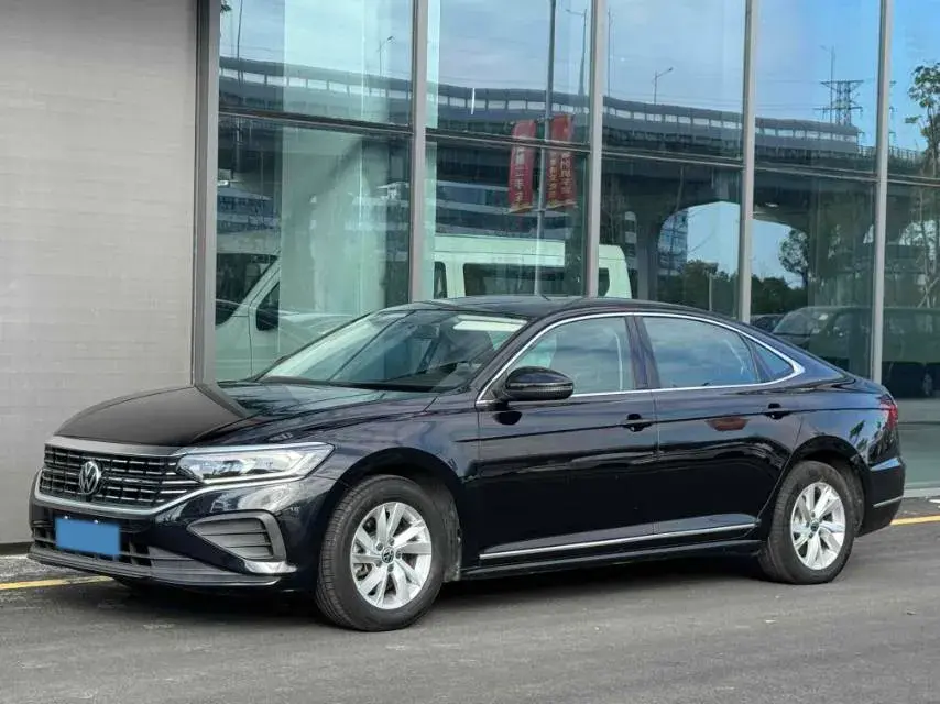 2022 VOLKSWAGEN PASSAT view 1