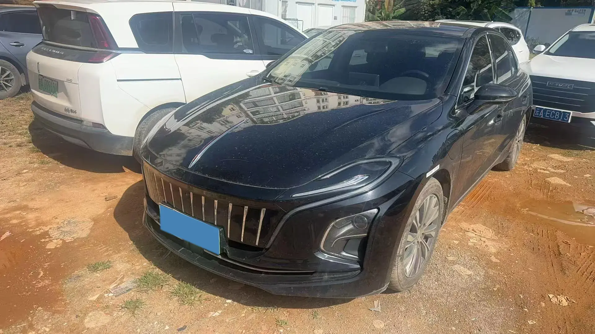 2024 HONGQI E-QM5 view 1