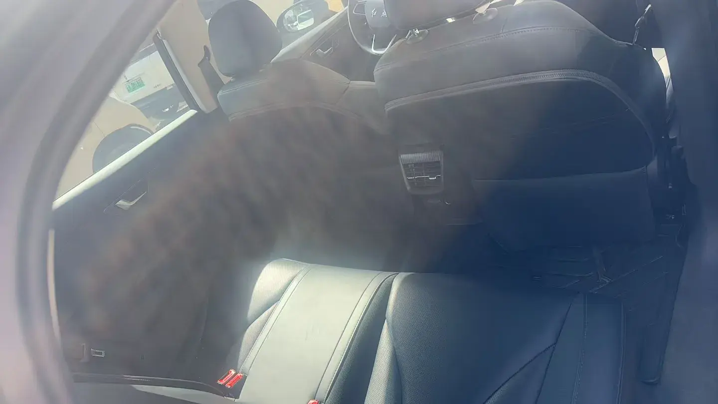 2024 HONGQI E-QM5 thumbnail 3