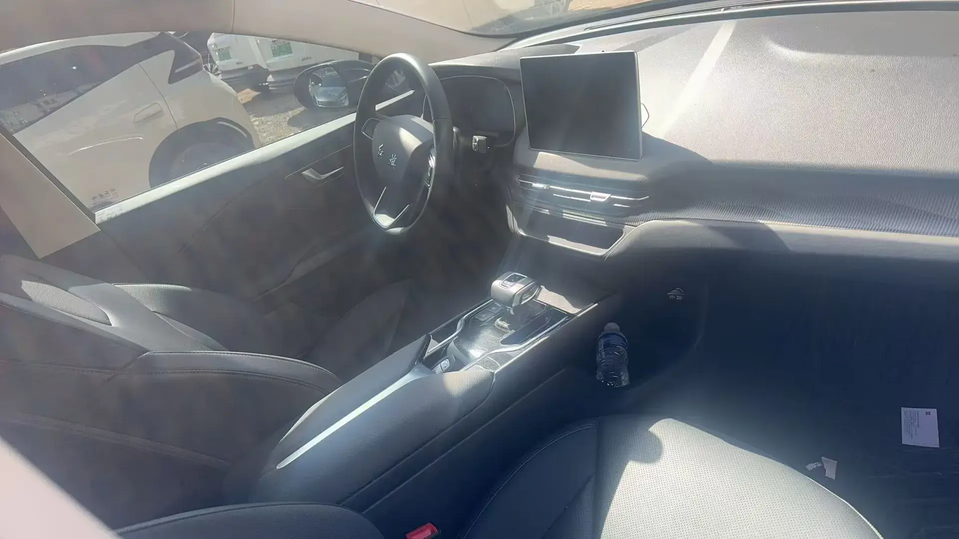 2024 HONGQI E-QM5 thumbnail 4