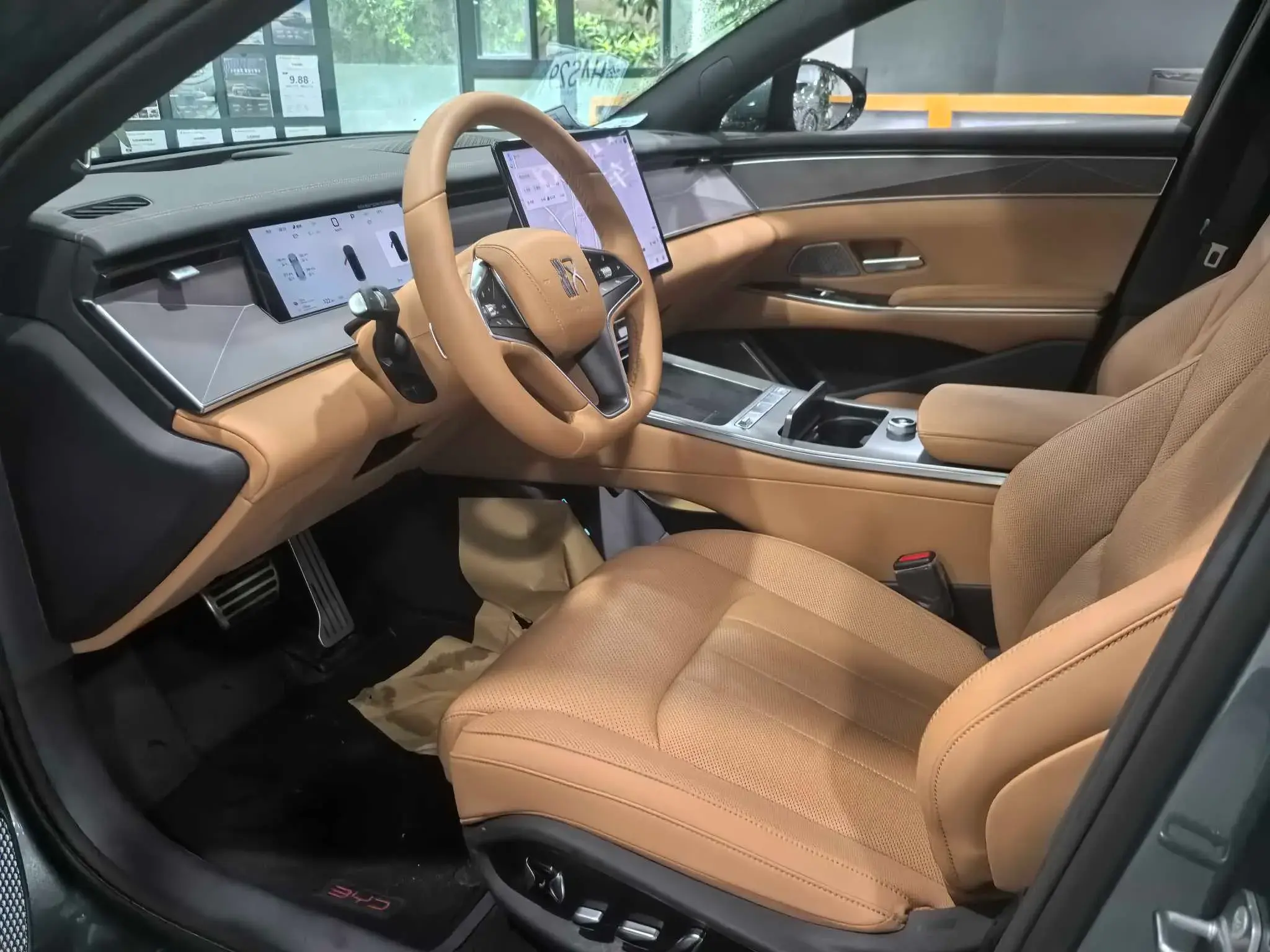 2025 BYD HANL thumbnail 3