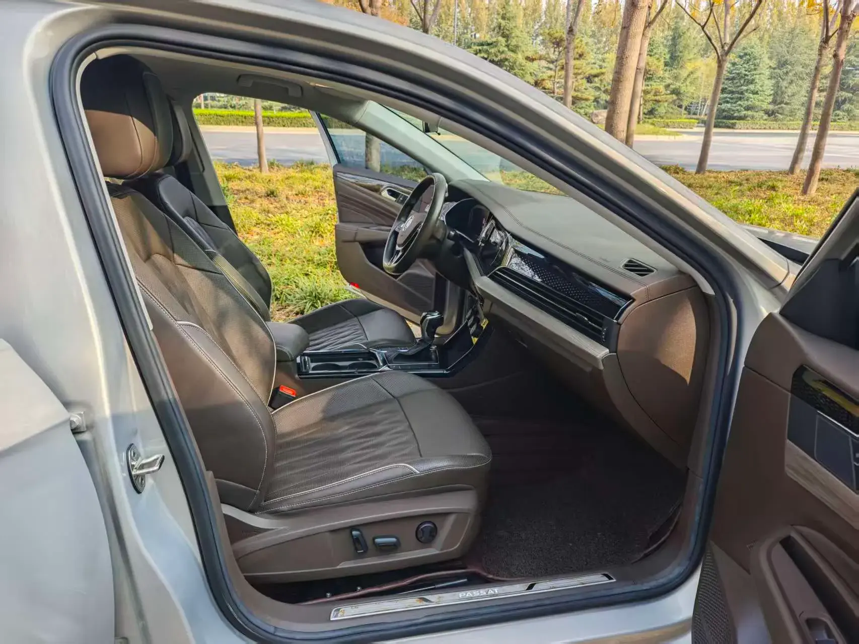 2019 VOLKSWAGEN PASSAT thumbnail 4