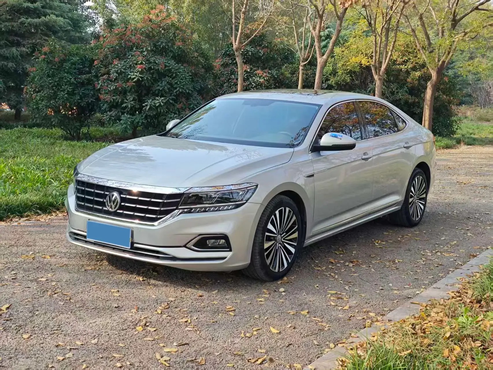 2019 VOLKSWAGEN PASSAT view 1