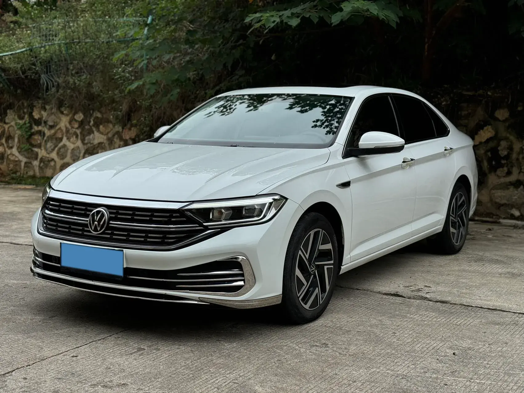 2023 VOLKSWAGEN SAGITAR view 1