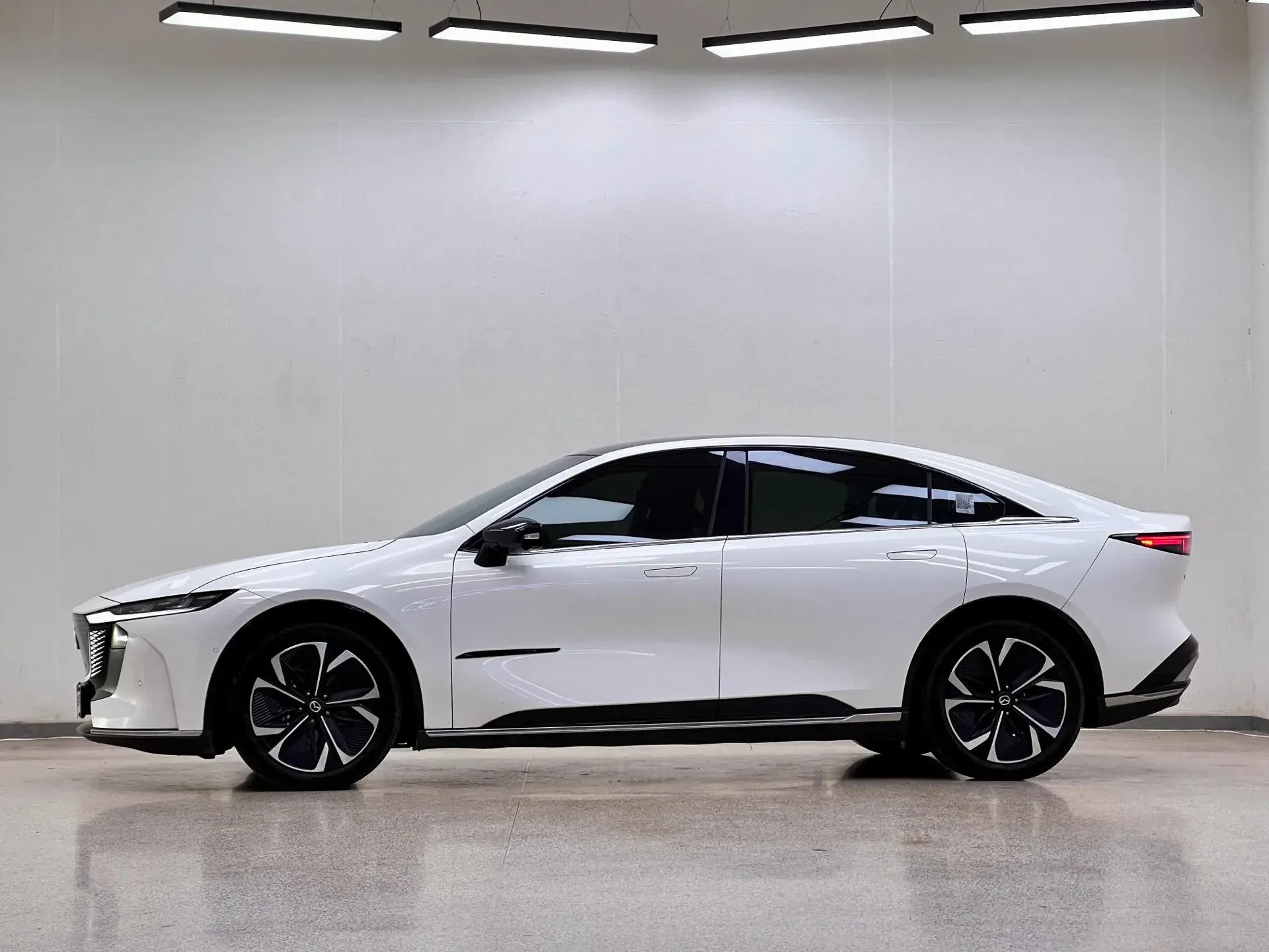 2024 MAZDA EZ-6 thumbnail 3