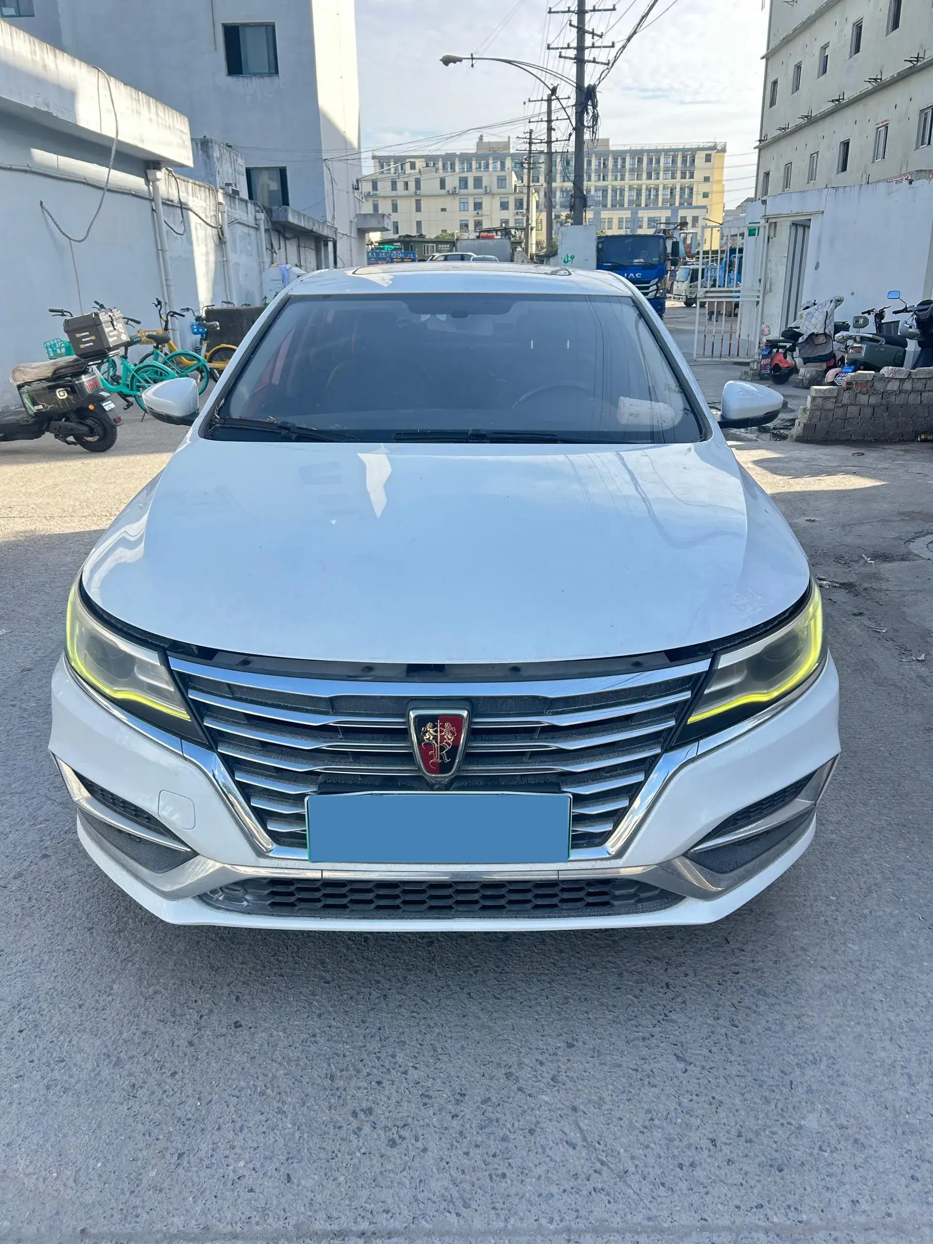 2017 ROEWE I6 thumbnail 3