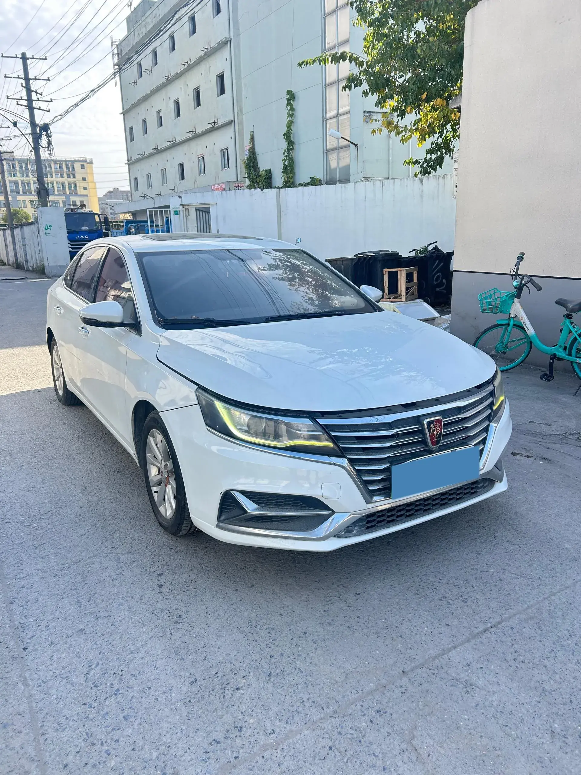 2017 ROEWE I6 thumbnail 2