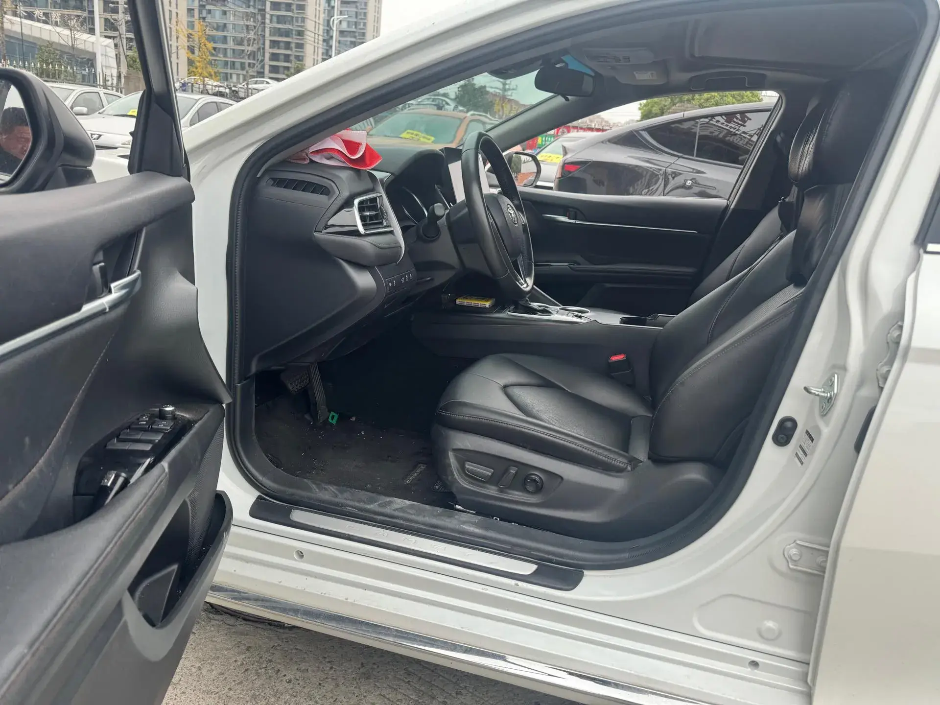 2023 TOYOTA CAMRY thumbnail 3