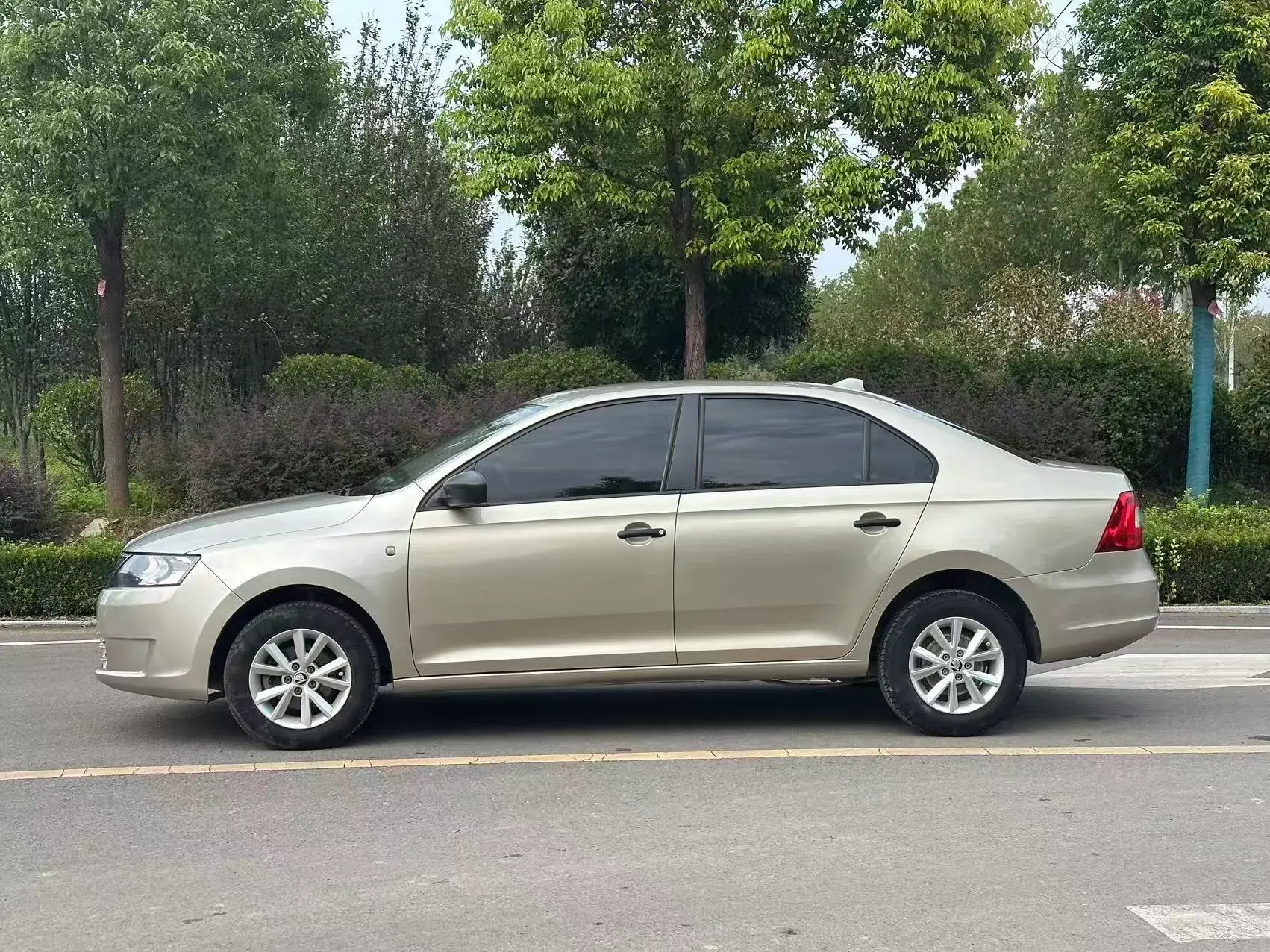 2016 SKODA RAPID thumbnail 4