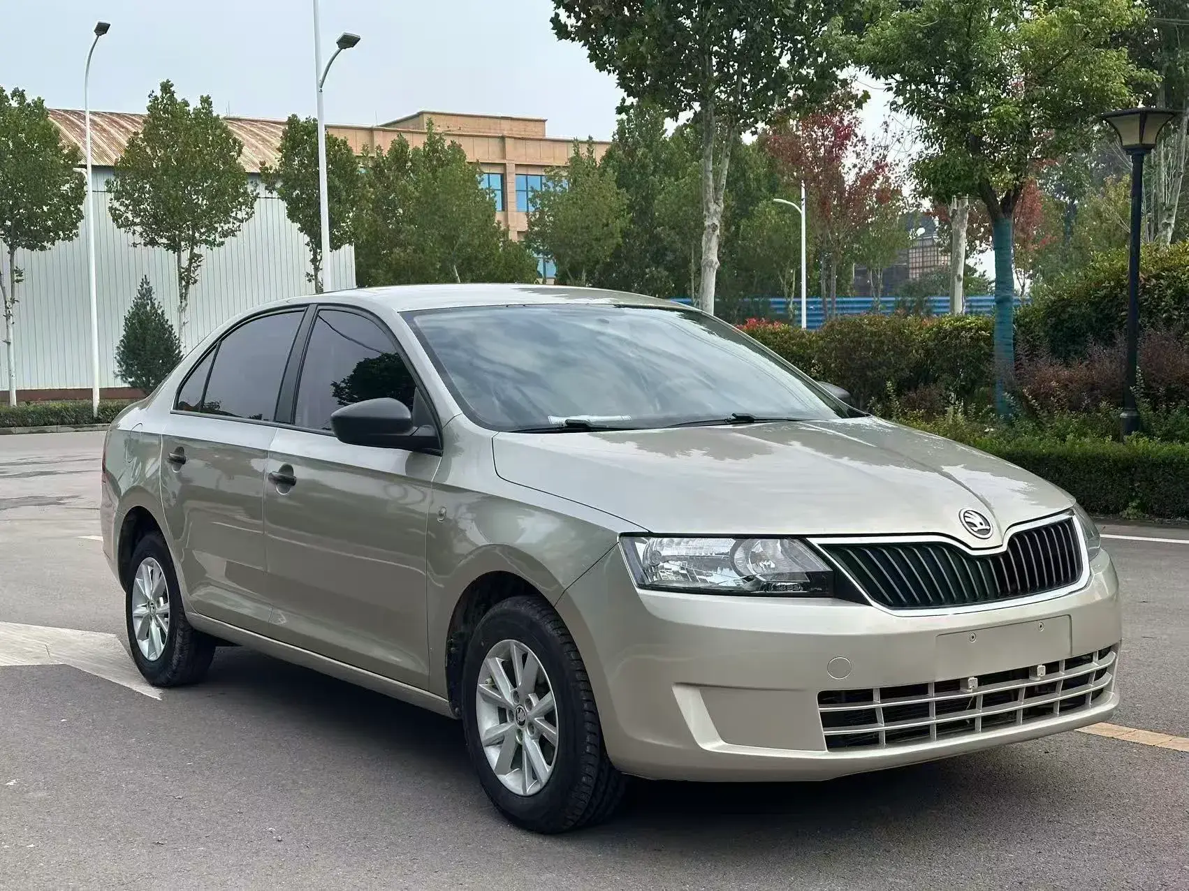 2016 SKODA RAPID thumbnail 3