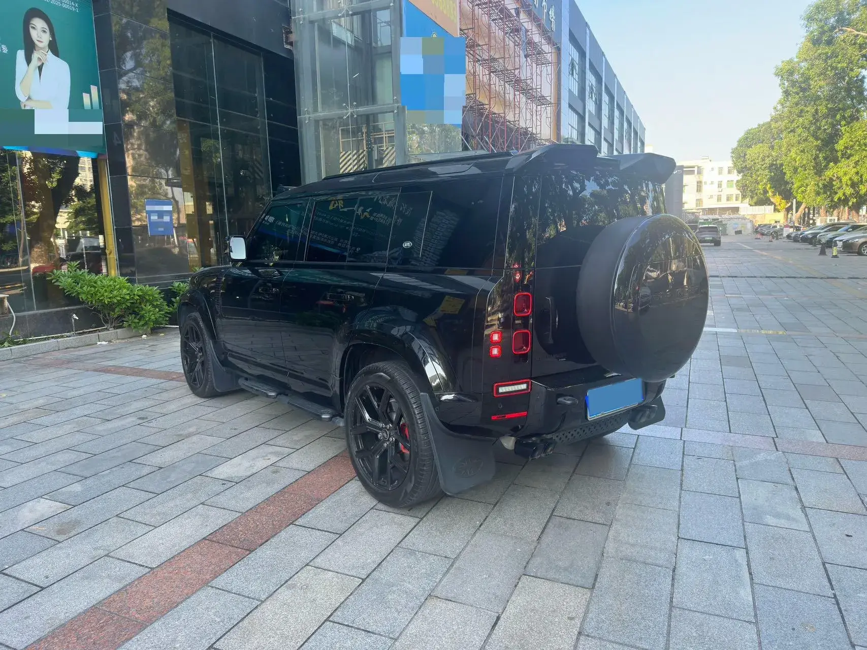 2023 LAND ROVER thumbnail 4