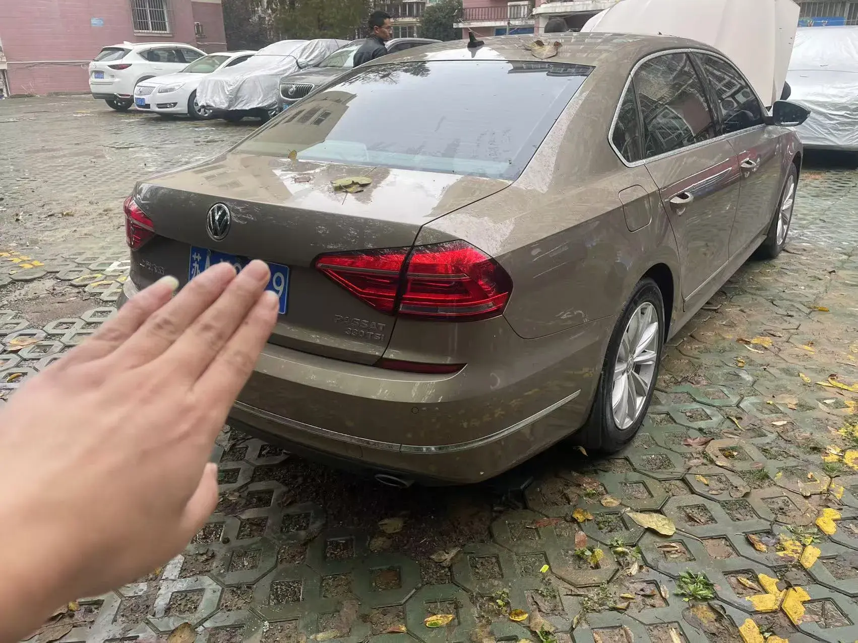 2017 VOLKSWAGEN PASSAT thumbnail 4