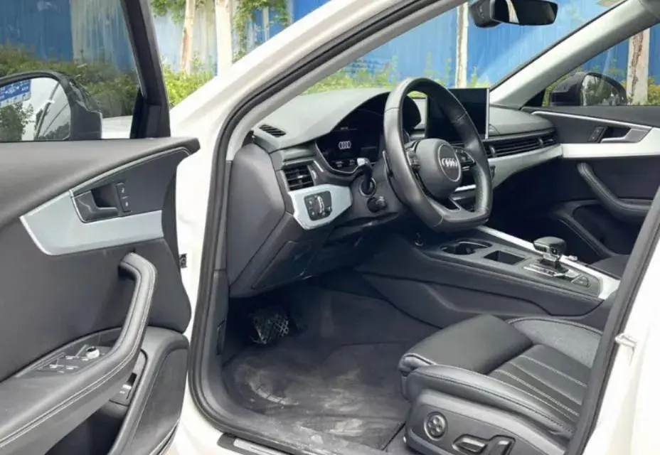 2022 AUDI A4L thumbnail 4