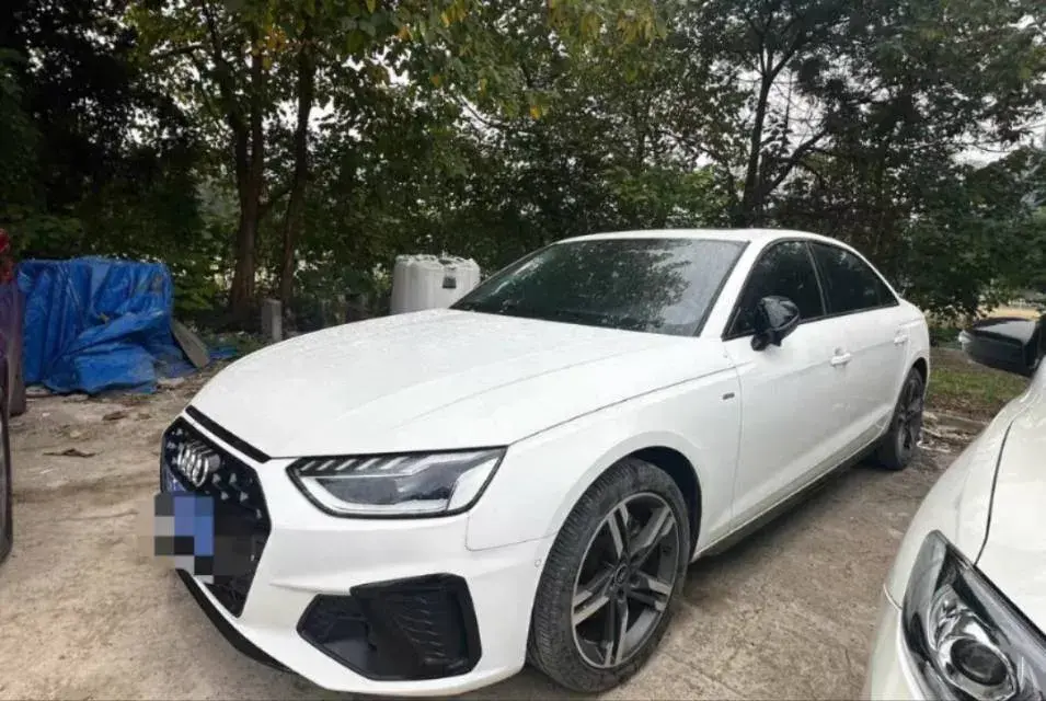 2022 AUDI A4L view 1