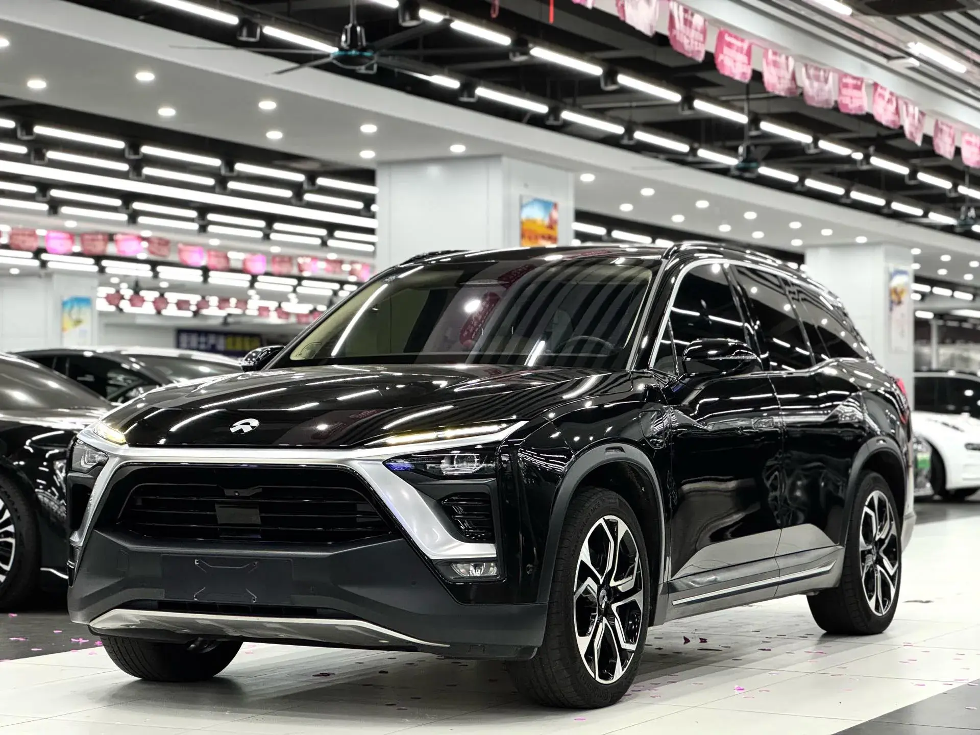 2018 NIO ES8 view 1