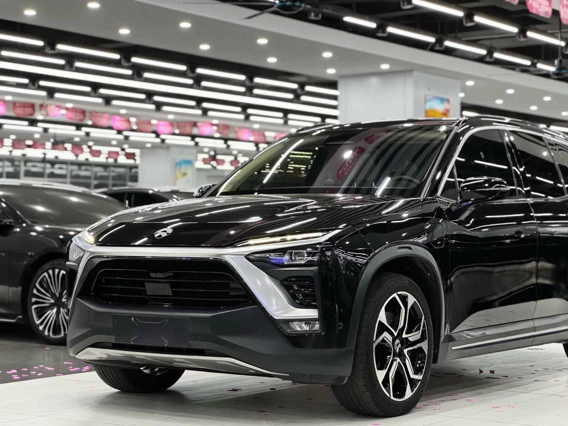 2018 NIO ES8 thumbnail 2