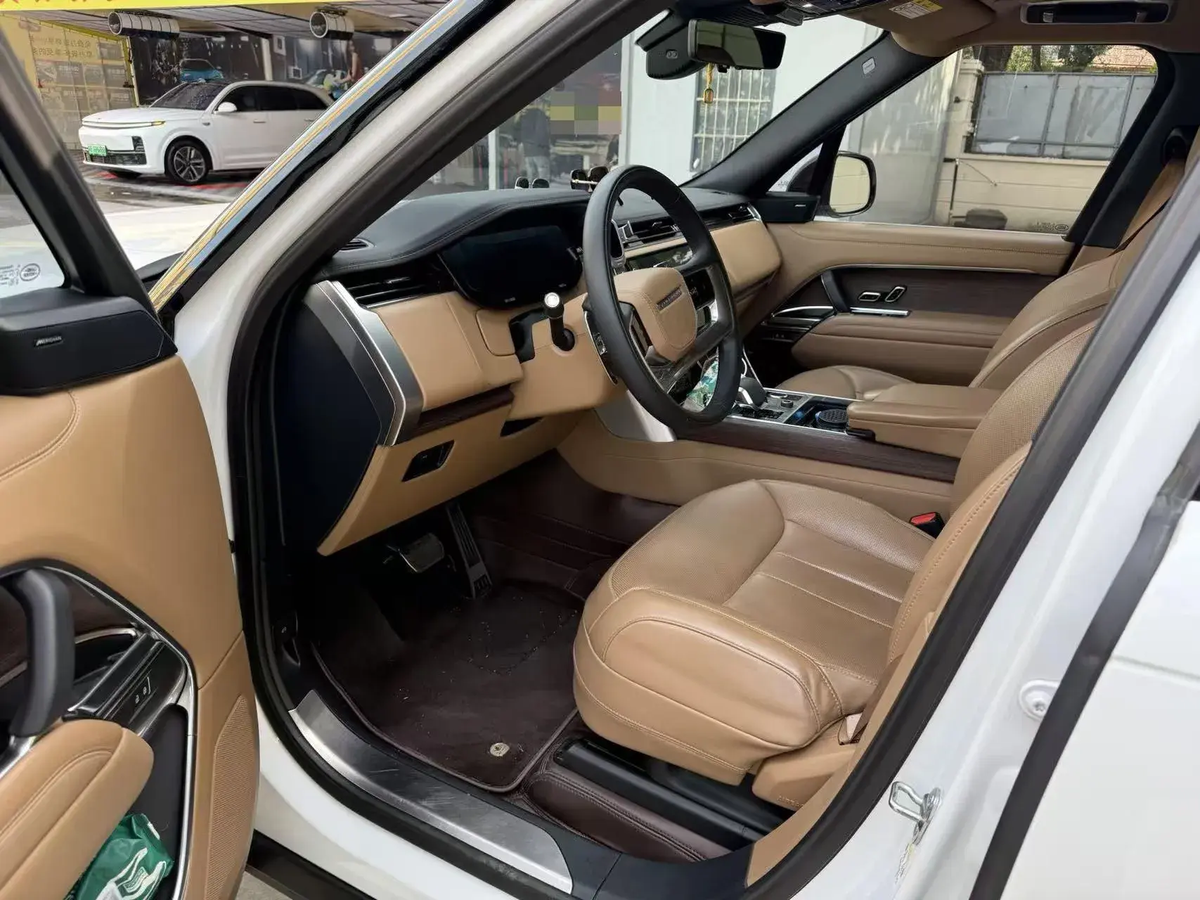 2023 LAND ROVER thumbnail 2